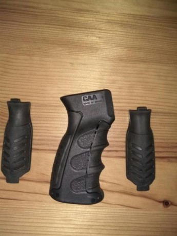 Hola. Vendo grip, para VZ58 en 7.62x39, no vale, salvo ajuste del anclaje metálico del arma, para el VZ58 02