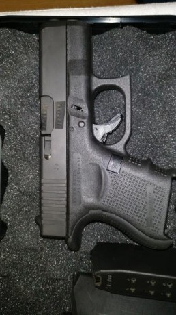 Hola a todos.

Vendo mi GLOCK 26 de 4ª generación.
La compré en noviembre de 2015.
Tiene muy pocos disparos, 32