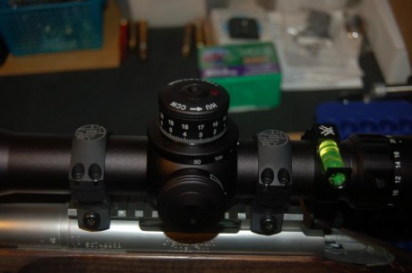  RETÍCULA EN PRIMER PLANO FOCAL ILUMINADA 
 LAS MEDICIONES DE DISTANCIA CON LA RETICULA SE HACEN EN CUALQUIER 02