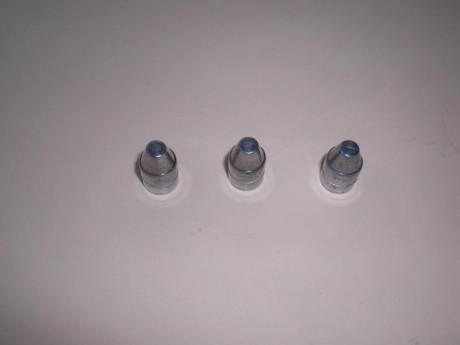 Hola a todos.

Vendo algunas cajas de 400 unidades de puntas de 9mm.
Troncocónicas y ojivales de 124 grains. 01