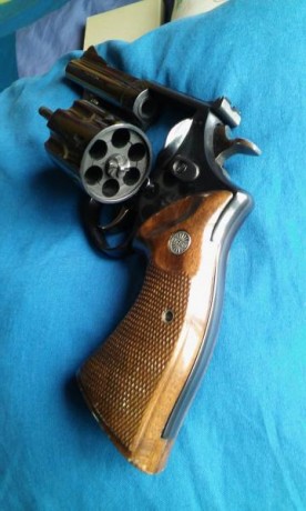 Un amigo vende su revolver astra 357, calibre 9mm parabellum en perfecto estado, no es de tambor extraible 01