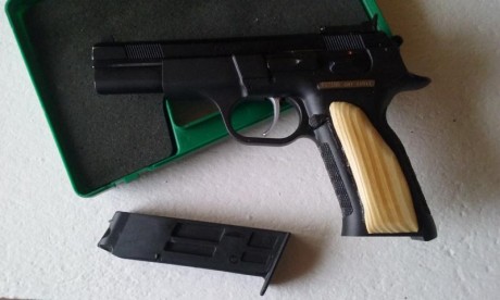 Vendo pistola Tanfoglio Forte calibre 22RL características de todos conocidas, ligera (700 grs cargador 02