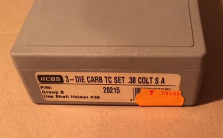 De RCBS, en la caja pone 3-Die Carb TC Set .38 Colt SA
Recargue 4 veces el .38 SA, de Tungsteno y están 01