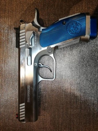 Vendo mi Tanfoglio Stock 2 con todo el piecerío, cachas y martillo XTREME, con 5 cargadores con tapa EGD 01