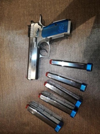 Vendo mi Tanfoglio Stock 2 con todo el piecerío, cachas y martillo XTREME, con 5 cargadores con tapa EGD 00