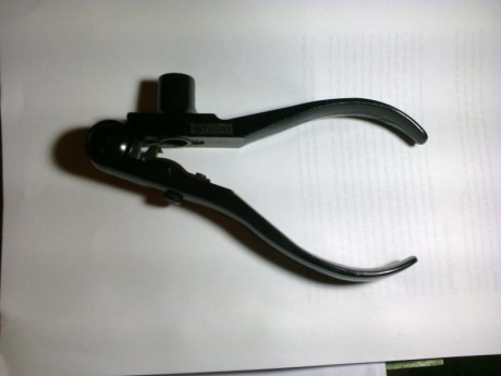 Vendo tenaza Lyman modelo 310. Sin dies. Usada, en muy buen estado.
Precio: 57 € con gastos de envio incluidos. 00