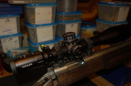  RETÍCULA EN PRIMER PLANO FOCAL ILUMINADA 
 LAS MEDICIONES DE DISTANCIA CON LA RETICULA SE HACEN EN CUALQUIER 21