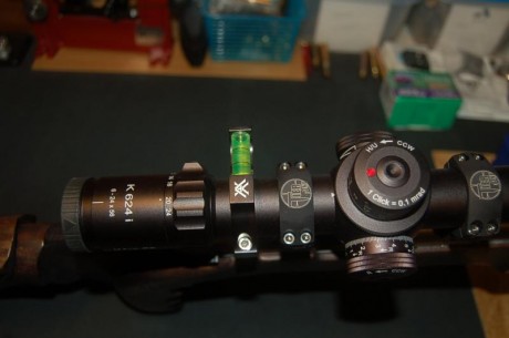  RETÍCULA EN PRIMER PLANO FOCAL ILUMINADA 
 LAS MEDICIONES DE DISTANCIA CON LA RETICULA SE HACEN EN CUALQUIER 20