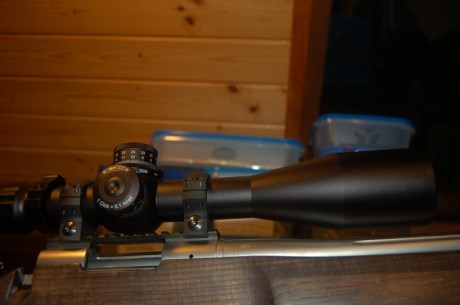  RETÍCULA EN PRIMER PLANO FOCAL ILUMINADA 
 LAS MEDICIONES DE DISTANCIA CON LA RETICULA SE HACEN EN CUALQUIER 40