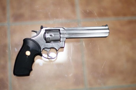 Vendo Revolver Colt King Cobra cal .357 Magnum cañón de 6"

En perfecto estado.

Lo vendo porque 01