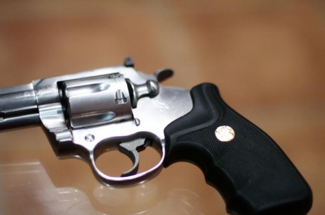 Vendo Revolver Colt King Cobra cal .357 Magnum cañón de 6"

En perfecto estado.

Lo vendo porque 10