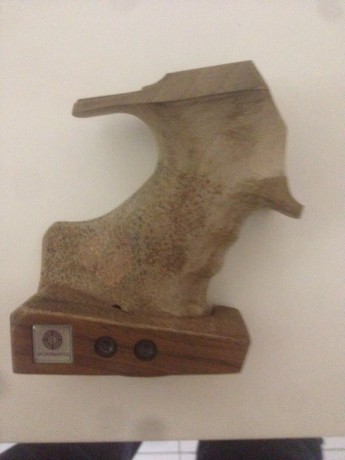 Vendo dos cachas de steyr. CONTINUA EN VENTA LA DE STEYR LP10 TALLA M.
1- Cacha para Steyr Lp10 Cesare 00