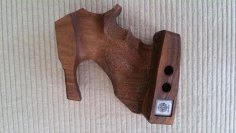 Vendo dos cachas de steyr. CONTINUA EN VENTA LA DE STEYR LP10 TALLA M.
1- Cacha para Steyr Lp10 Cesare 22