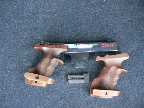   ¡¡¡VENDIDA!!!  
BENELLI MP-90S WORLD CUP .22 LR
Dos cargadores, cacha de repuesto y maletín con su herramienta, 02