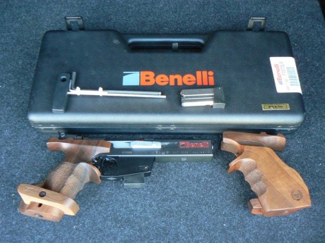   ¡¡¡VENDIDA!!!  
BENELLI MP-90S WORLD CUP .22 LR
Dos cargadores, cacha de repuesto y maletín con su herramienta, 01