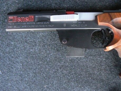   ¡¡¡VENDIDA!!!  
BENELLI MP-90S WORLD CUP .22 LR
Dos cargadores, cacha de repuesto y maletín con su herramienta, 12