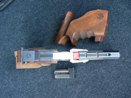   ¡¡¡VENDIDA!!!  
BENELLI MP-90S WORLD CUP .22 LR
Dos cargadores, cacha de repuesto y maletín con su herramienta, 11