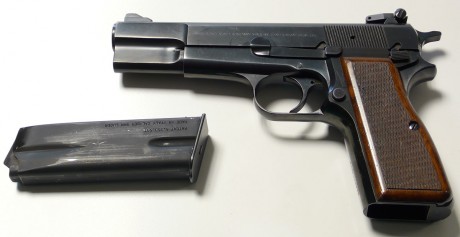 Se vende browning GP 35, viene con un cargador, tiene quitado el seguro de cargador (se puede entregar 02