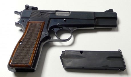 Se vende browning GP 35, viene con un cargador, tiene quitado el seguro de cargador (se puede entregar 01