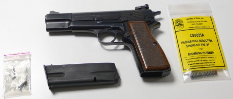 Se vende browning GP 35, viene con un cargador, tiene quitado el seguro de cargador (se puede entregar 00