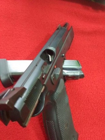 Pues eso, que por dejar el tiro con arma corta, y centrarme un poco mas en el arma larga, he decidido 02