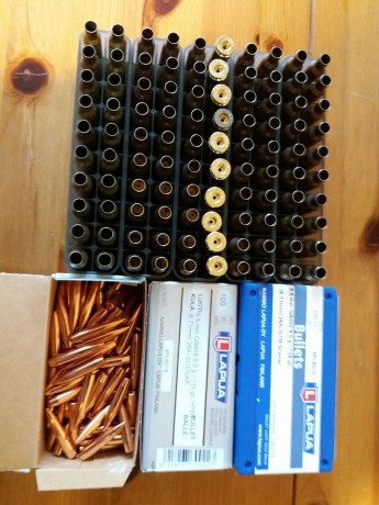 Vendo el material que queda:

     las vainas en 6,5 - 55 euros
     y las vainas en .303B - 75 euros 50