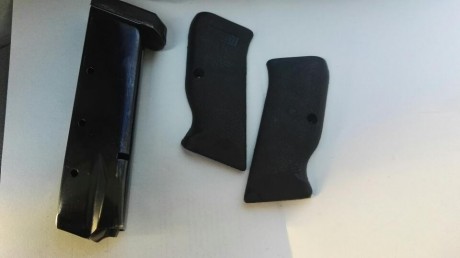 Pues me quedo en casa despues de haber vendido la pistola era una p 19 
El precio de las dos cosas es 00