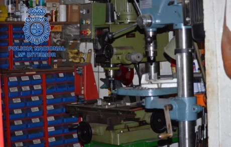 Pues eso, acabo de leer la noticia en "La Razon", parece una gran operacion.

https://www.larazon.es/espana/incautadas-numerosas-armas-en-una-operacion-policial-en-getxo-BO14293277

Saludos. 150