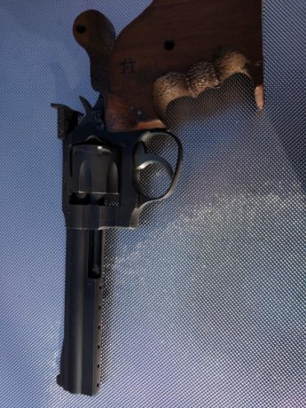 Buenas a todos,

Un amigo y compañero del Club me ha pedido que le ponga este anuncio.
Vende revolver 02