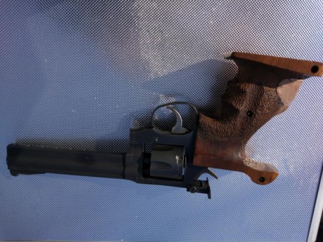 Buenas a todos,

Un amigo y compañero del Club me ha pedido que le ponga este anuncio.
Vende revolver 00