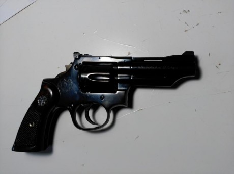 Revólver Llama, calibre 32. 6 tiros. Impecable. Ideal para portar por su reducido tamaño. Martillo percutor 01