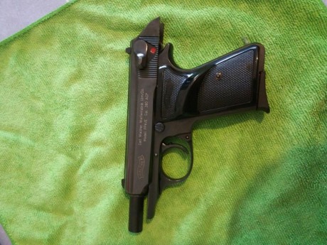 Hola. Un amigo vende este arma, completamente nueva de fabricación moderna, en uso, pero en libro de coleccionista 01