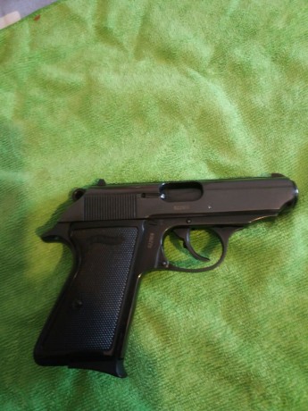 Hola. Un amigo vende este arma, completamente nueva de fabricación moderna, en uso, pero en libro de coleccionista 10