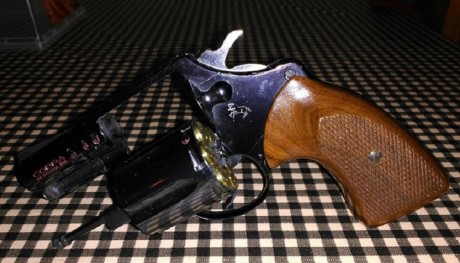 Revólver Colt Cobra 38 Spl 2", tambor de 6, aleación ligera, poco peso y muy poco uso. 250 € Fernando 00