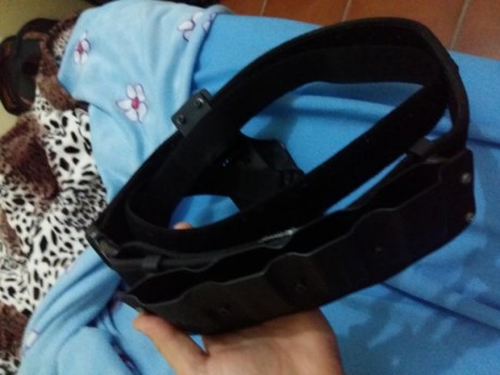 Se vende CZ 75 con 2 cargadores y su maletín, funciona perfectamente. Guiada en A pero también se puede 162