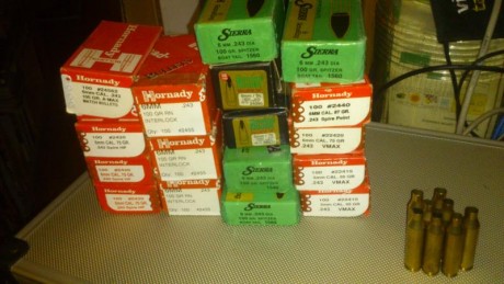 Buenas,

He vendido mi rifle del .243 Rem., por lo que tengo un montón de material de recarga que voy 01