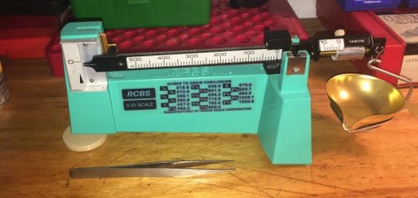 110€ . El sistema q usa para pesar es el mismo de la 10-10. Probablemente , una de las mejores balanzas 00