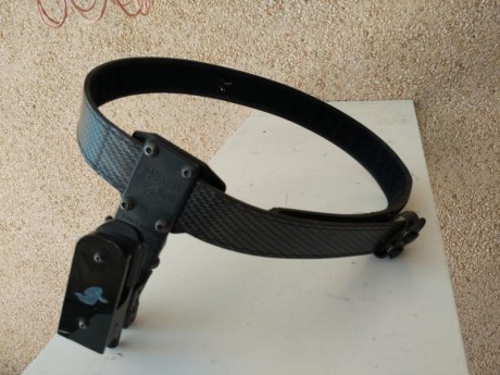 Se vende conjunto para recorridos de tiro, compuesto por una funda ghost, con su cinturón y un portacargador, 20