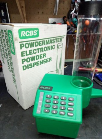 ELECTRÓNICO RCBS (SIN BASCULA) NUEVO A ESTRENAR.  60€. 01