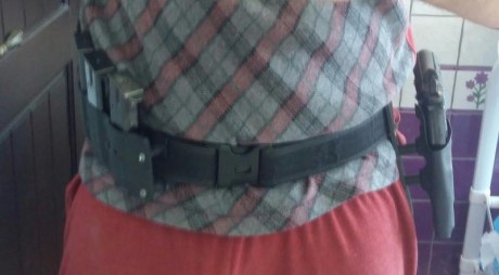 Se vende CZ 75 con 2 cargadores y su maletín, funciona perfectamente. Guiada en A pero también se puede 02