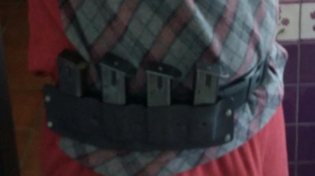 Se vende CZ 75 con 2 cargadores y su maletín, funciona perfectamente. Guiada en A pero también se puede 01