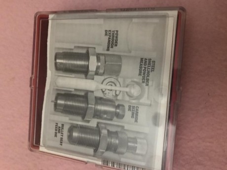 Hola, vendo dies de la marca lee,del 9 parabellum-lugar, sin estrenar, sin uso, por 25 euros, en la zona 01