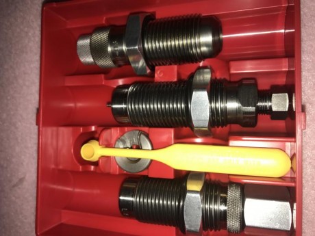 Hola, vendo dies de la marca lee,del 9 parabellum-lugar, sin estrenar, sin uso, por 25 euros, en la zona 00