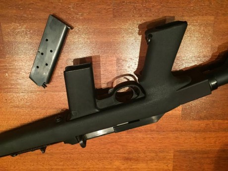 Se vende esta carabina en perfecto estado de funcionamiento (buffer sintetico nuevo) con la versatil culata 11