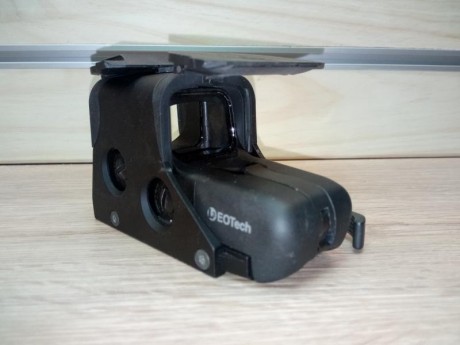 VENDIDO visor holográfico marca Eotech modelo 511.A65.
Con tapas de protección y leva de apriete rápido 01