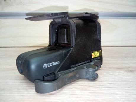 VENDIDO visor holográfico marca Eotech modelo 511.A65.
Con tapas de protección y leva de apriete rápido 00