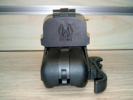 VENDIDO visor holográfico marca Eotech modelo 511.A65.
Con tapas de protección y leva de apriete rápido 21