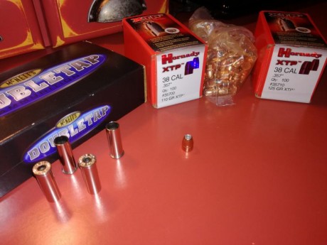 Buenas. 
Pongo a la venta los siguientes elementos para la recarga del cal. 38.

1 caja con 90 puntas 00