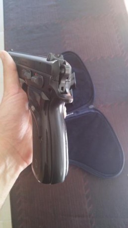 Hola, buenas tardes.

Pongo a la venta mi pistola, una CZ 75 adquirida hace un tiempo a un compañero del 11