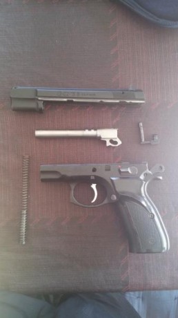 Hola, buenas tardes.

Pongo a la venta mi pistola, una CZ 75 adquirida hace un tiempo a un compañero del 22